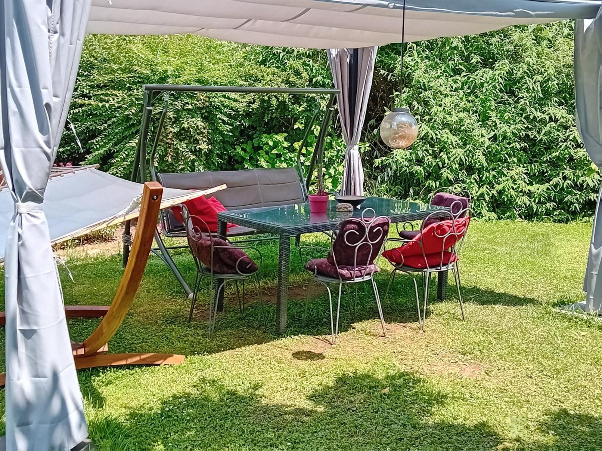 Camping Under The Walnut In Your Own Tent On A Shared Lot And Shared Bathroom Ljubljana Kültér fotó